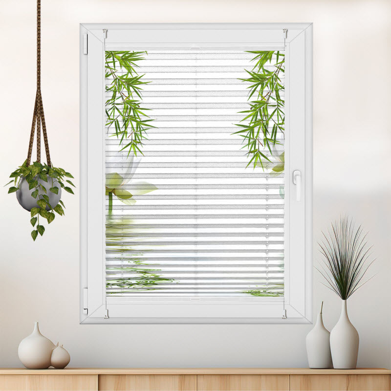 Plissee mit Motiv: Bambus mit weißen Seerosen