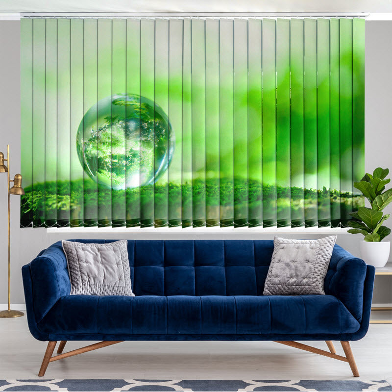 Lamellenvorhang mit Motiv: Erdball auf grünem Moos