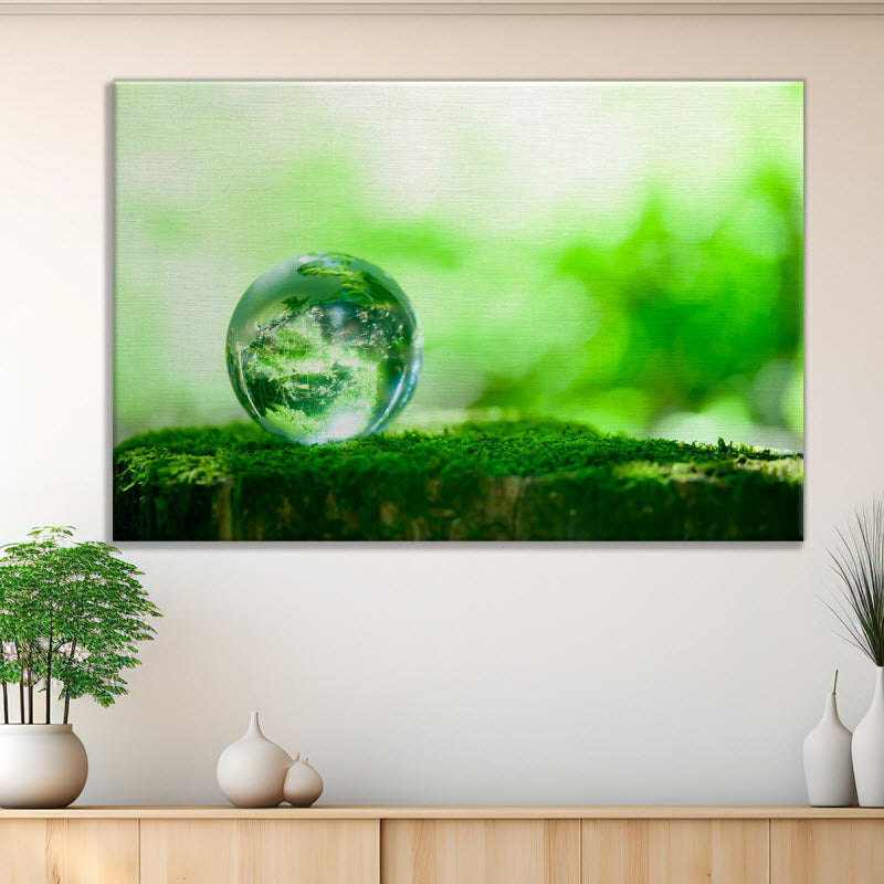 Leinwand mit Motiv: Erdball auf grünem Moos