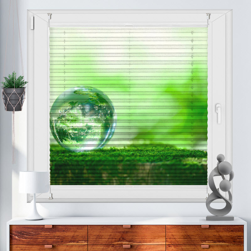 Wabenplissee mit Motiv: Erdball auf grünem Moos