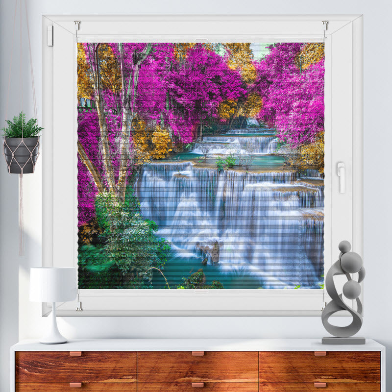 Plissee mit Motiv: Wasserfall zwischen bunten Blumen