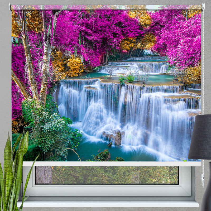 Rollo mit Motiv: Wasserfall zwischen bunten Blumen