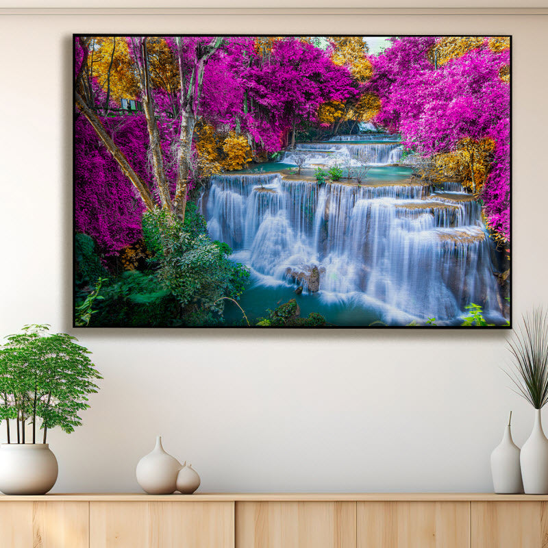 Textilspannrahmen mit Motiv: Wasserfall zwischen bunten Blumen