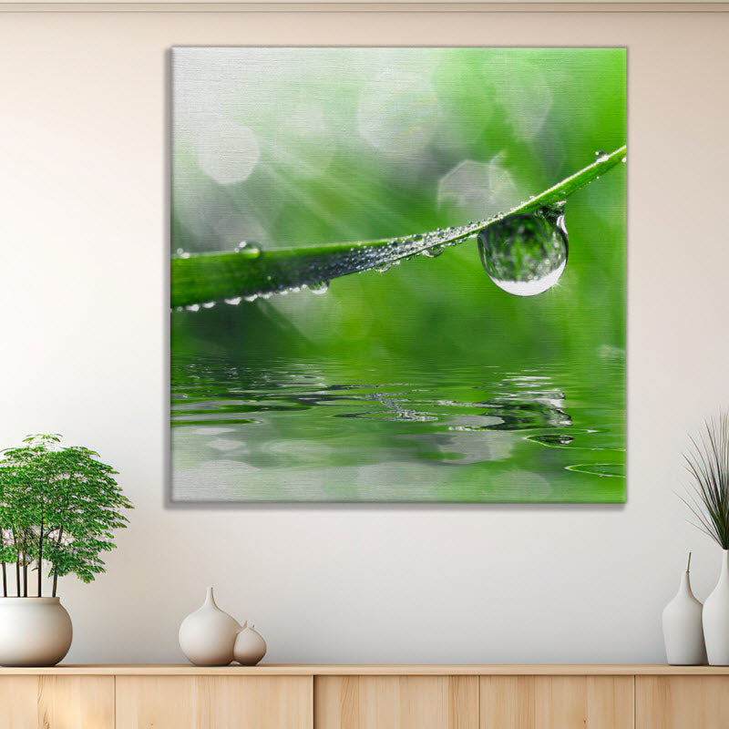 Leinwand mit Motiv: Wassertropfen auf Gras
