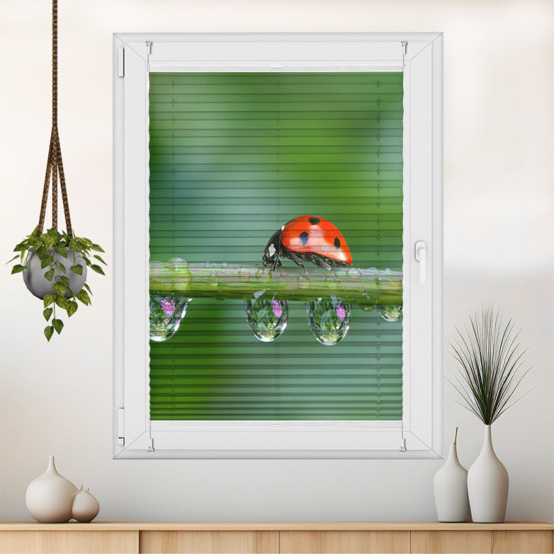 Wabenplissee mit Motiv: Marienkäfer auf der Pflanze