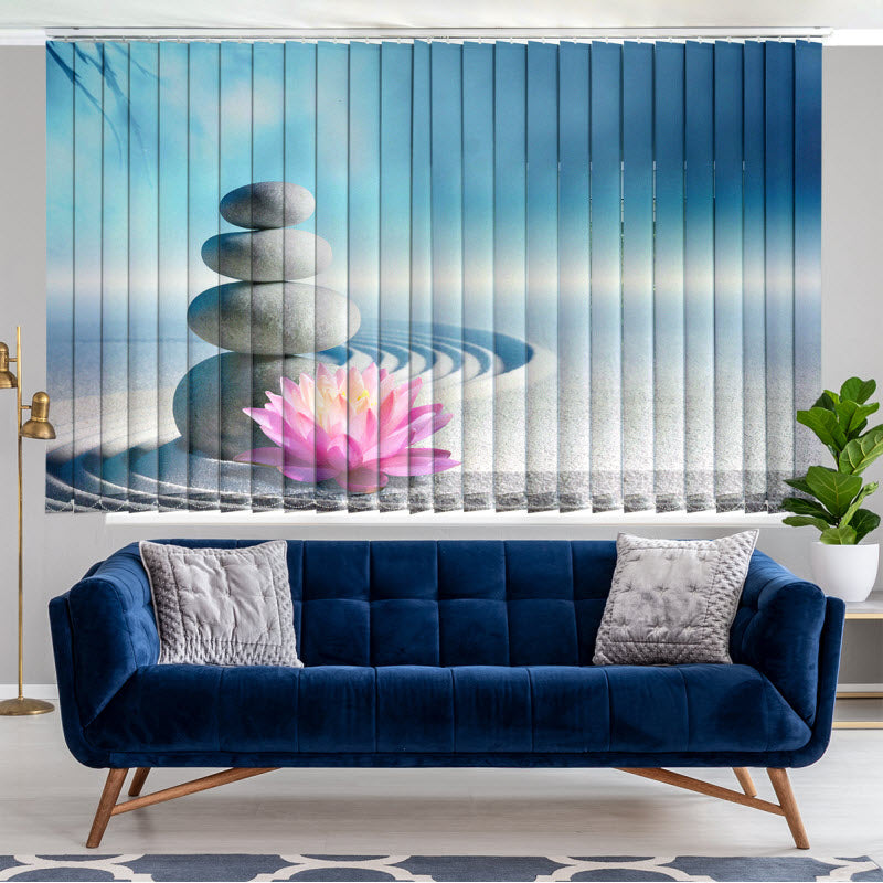 Lamellenvorhang mit Motiv: Spa Steine mit Seerose im Sand