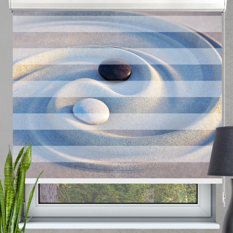 Doppelrollo mit Motiv: Steine im Sand - Yin Yang