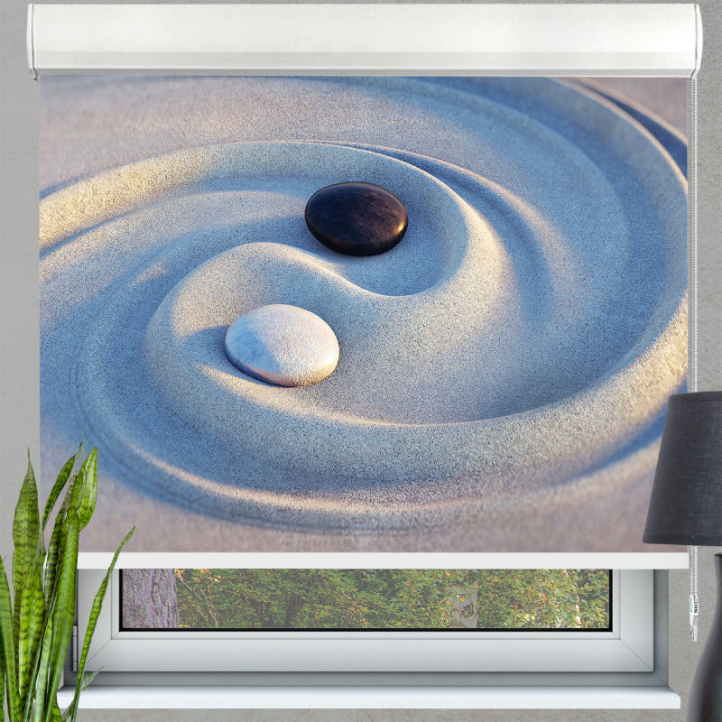 Kassettenrollo mit Motiv: Steine im Sand - Yin Yang
