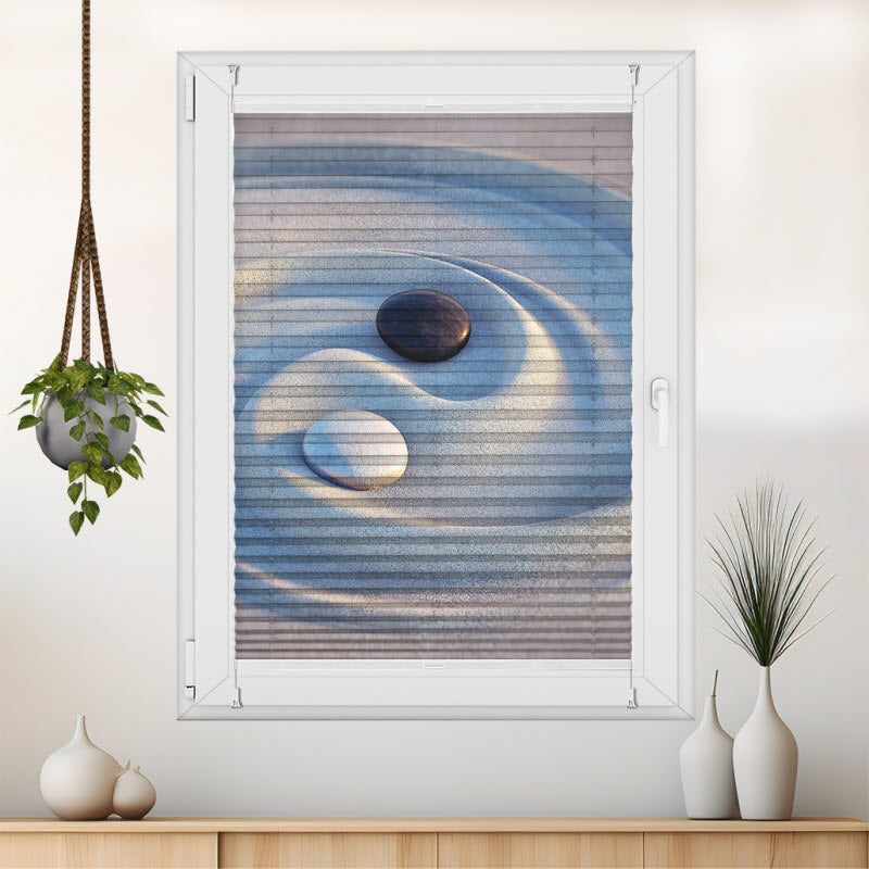 Plissee mit Motiv: Steine im Sand - Yin Yang