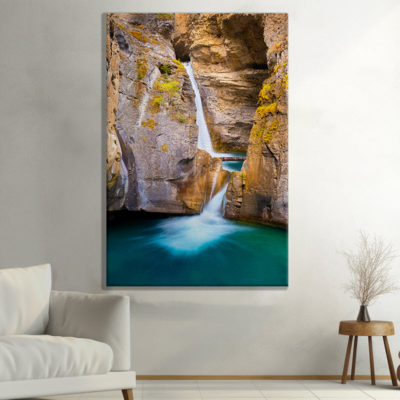Leinwand mit Motiv: Wasserfall auf Felsen