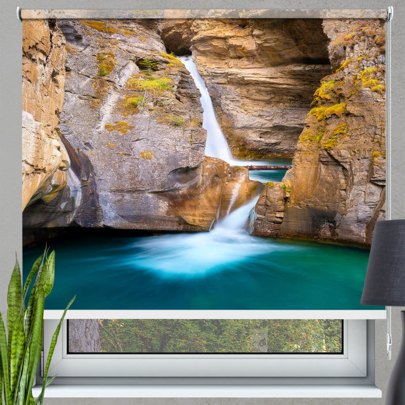 Rollo mit Motiv: Wasserfall auf Felsen