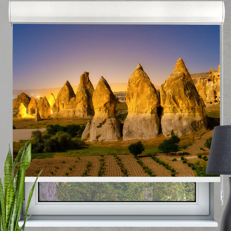 Kassettenrollo mit Motiv: Hohe Felsen