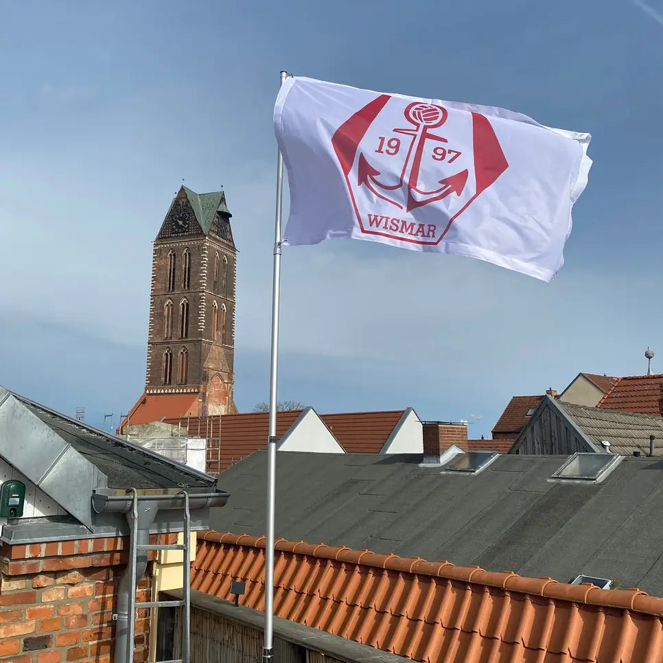 Kundenfoto: Hissfahne Wismar Logo