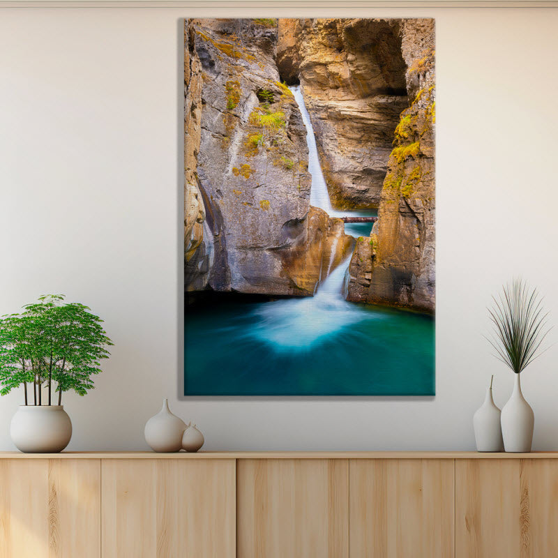 Leinwand mit Motiv: Wasserfall auf Felsen