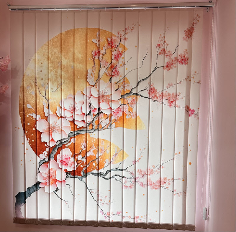 Abstraktes Lamellenvorhang mit Sakura Blüten-Motiv.
