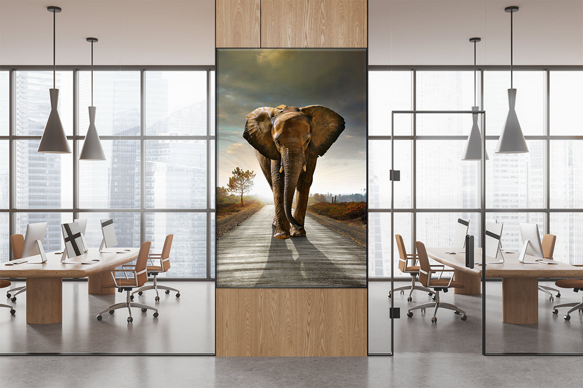 Textilspannrahmen bedruckt mit Elefanten Motiv im Büro