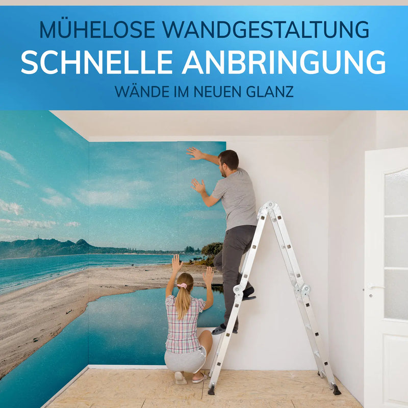 Paar bringt Fototapete mit Strandmotiv an der Wand an, einfache und schnelle Wandgestaltung